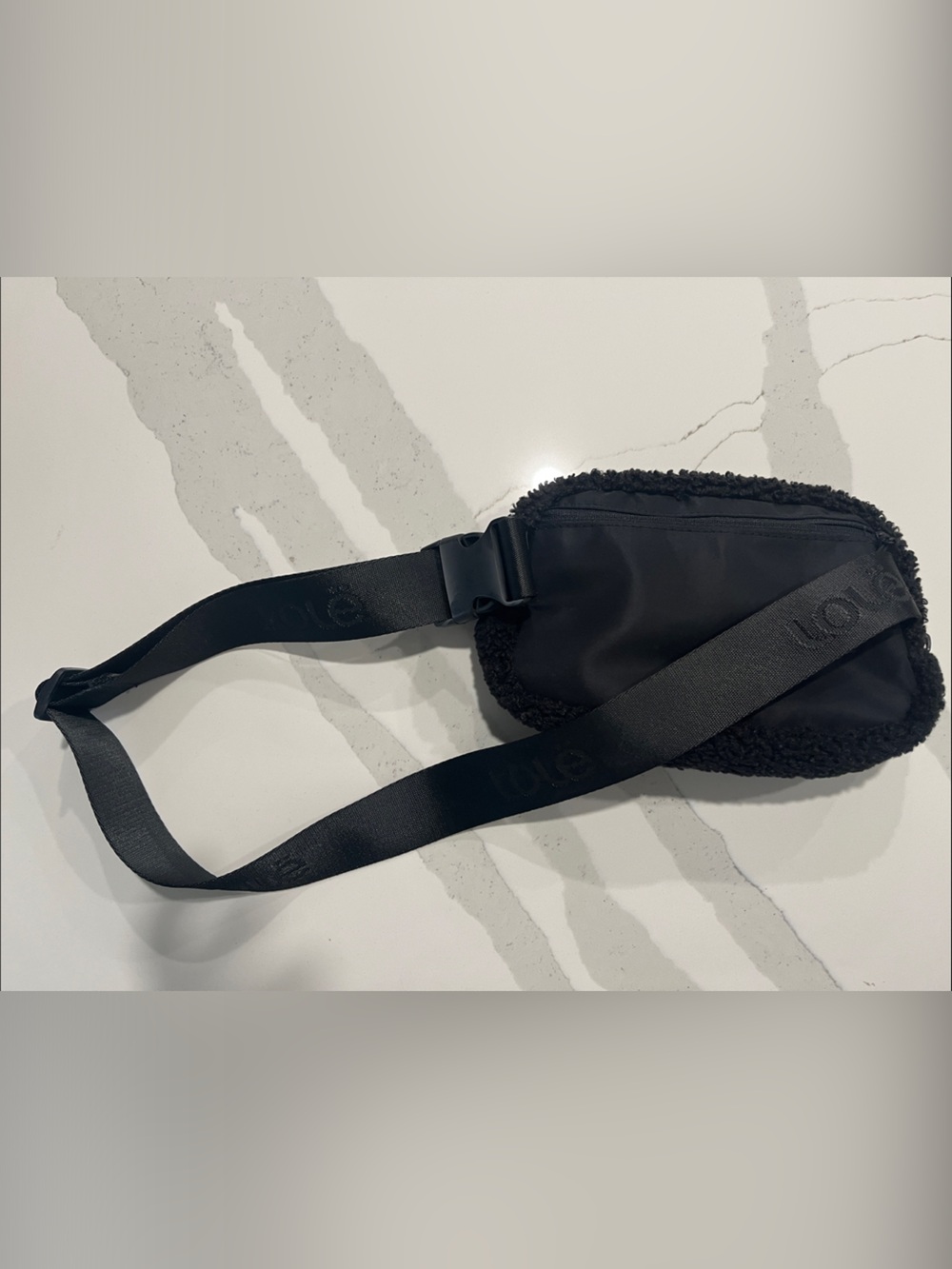 🆕🖤Lole Black Sherpa Crossbody Bag - Women's Sling Bag - Picture 2 of 3